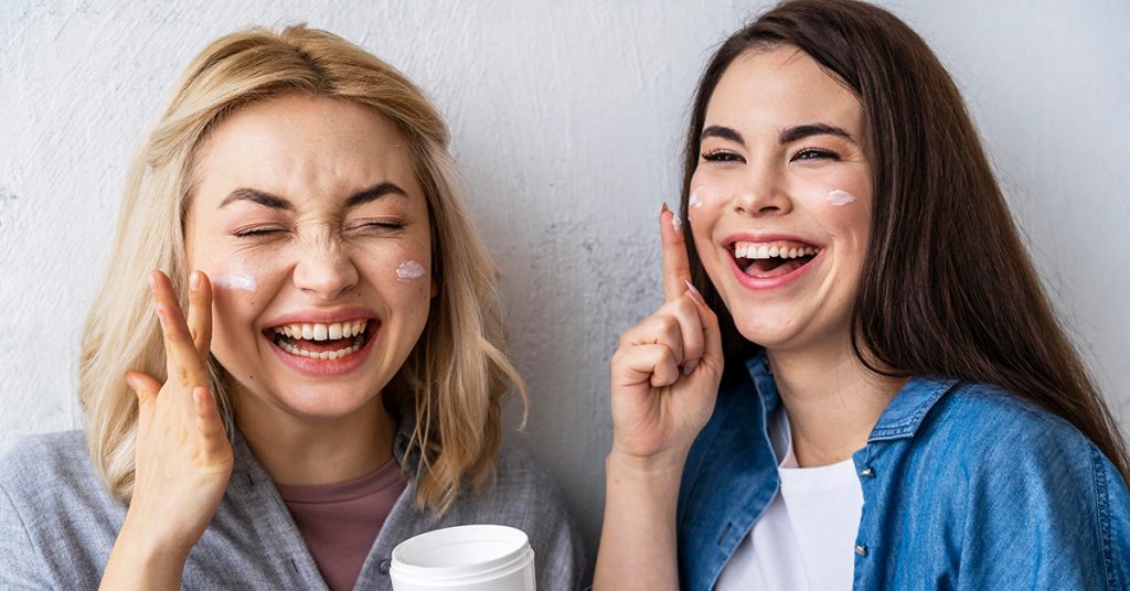 مراقبت از پوست در فصول مختلف سال | راهنمای روتین پوستی